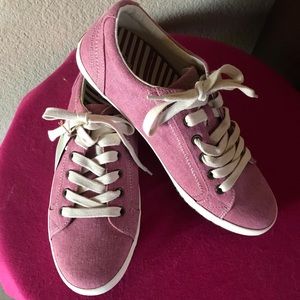 Taos pink canvas sneakers size 9 1/2